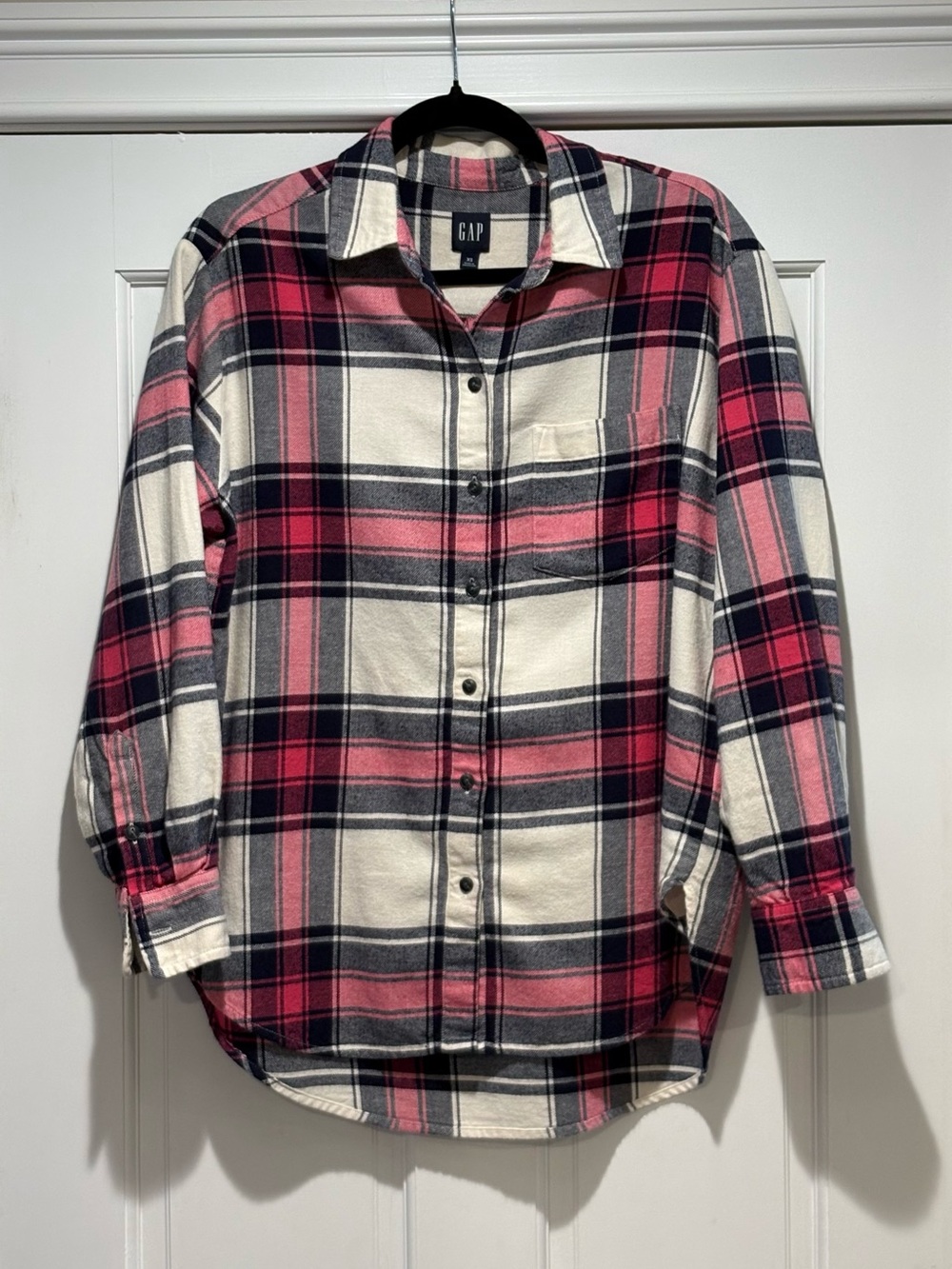 GAP (OVERSIZED) XS women’s Pink,Cream
& Gray/Navy Plaid Button-Down Shirt. - Picture 2 of 13